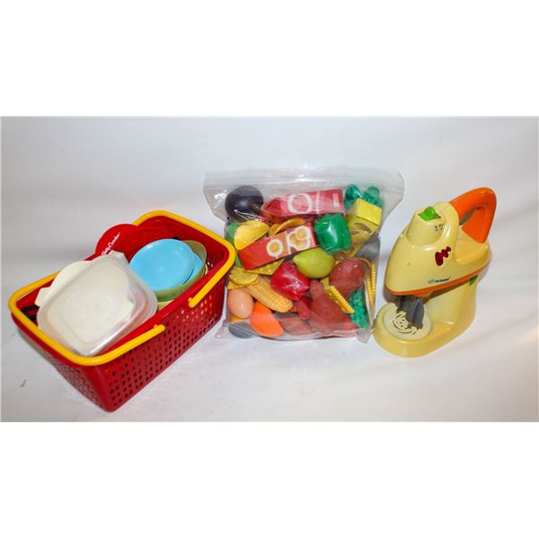 LOT OF CHILDREN'S KITCHEN PLAYHOUSE TOYS