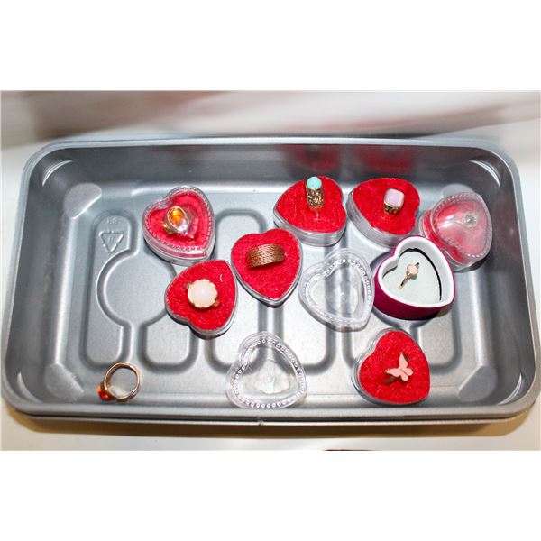 LOT OF 9 ESTATE RINGS