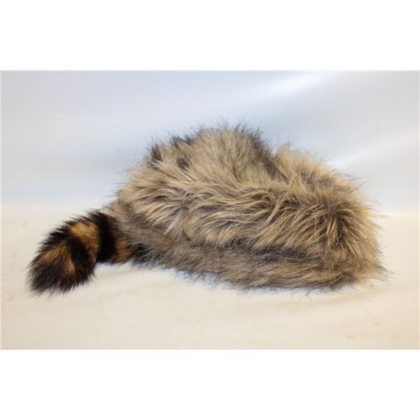 ESTATE RACCOON TAIL HAT – ESTATE