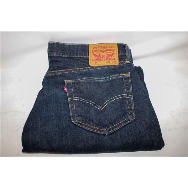 MENS 36X32 LEVIS BLUE JEANS