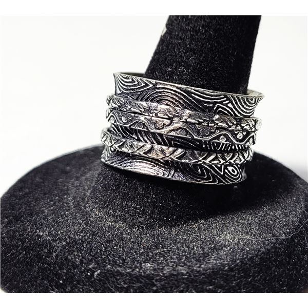 23)  HEAVILY CARVED SIZE 9 TRIPLE SPINNER