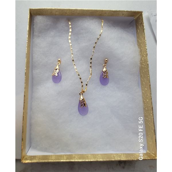 13)  SET OF NATURAL PURPLE JADE WITH