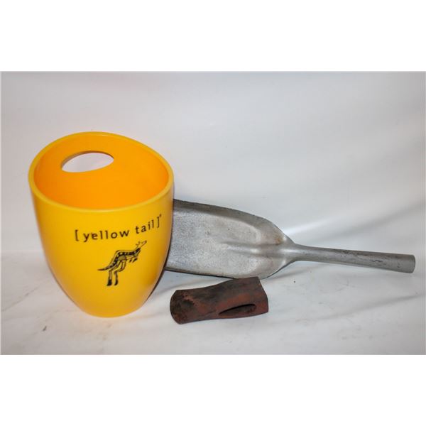 YELLOW TAIL HANDLED BUCKET + SMALL METAL
