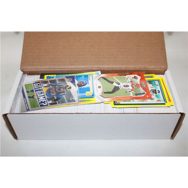 FOOTBALL CARDS 550 COUNT BOX VARIOUS YEARS