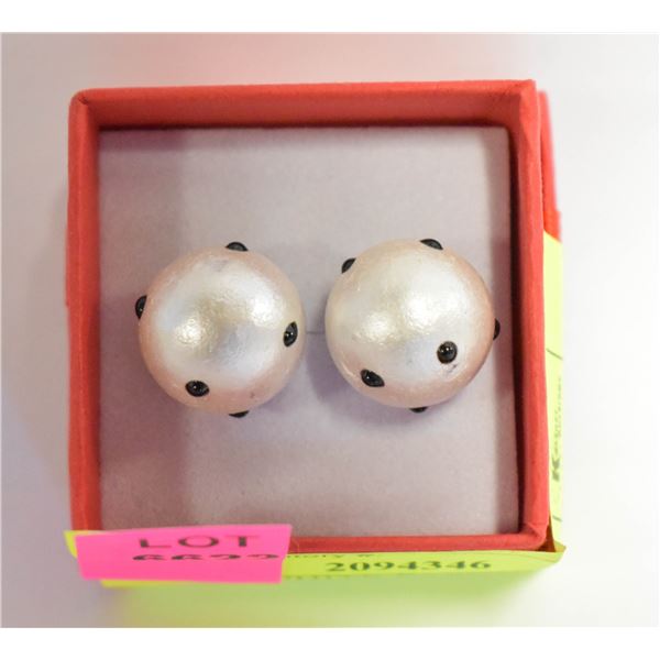 BLACK & WHITE FASHION STUD EARRINGS