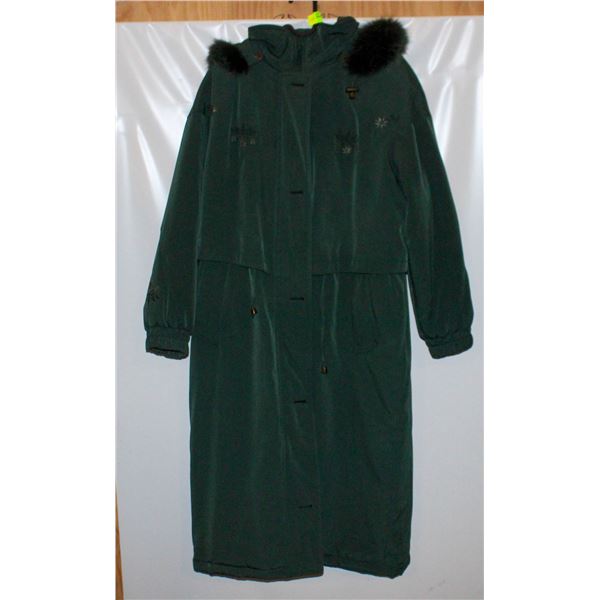 LADIES SIZE 11/12 VINTAGE FUR TRIMMED