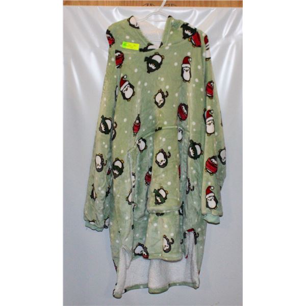 LADIES ONE SIZE WEARABLE BLANKET PENGUIN THEME
