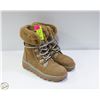 Image 1 : NEW TOYAL CANADIAN BOOTS SIZE 7