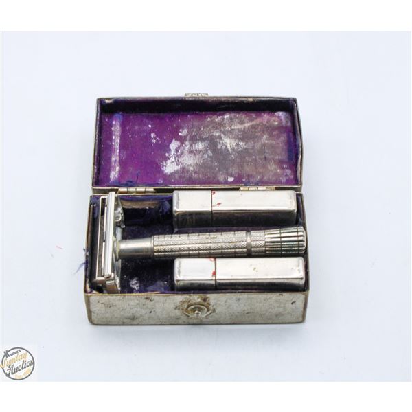 ANTIQUE GILLETTE SHAVER WITH BLADE CASES & CASE