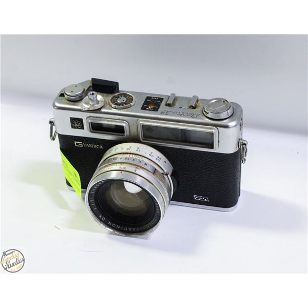 ANTIQUE YASHIKA 45MM CAMERA