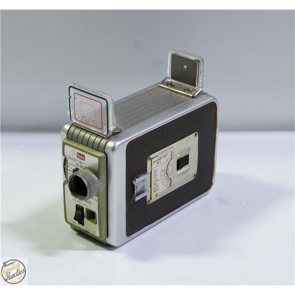 ANTIQUE BROWNIE 8MM MOVIE CAMERA II