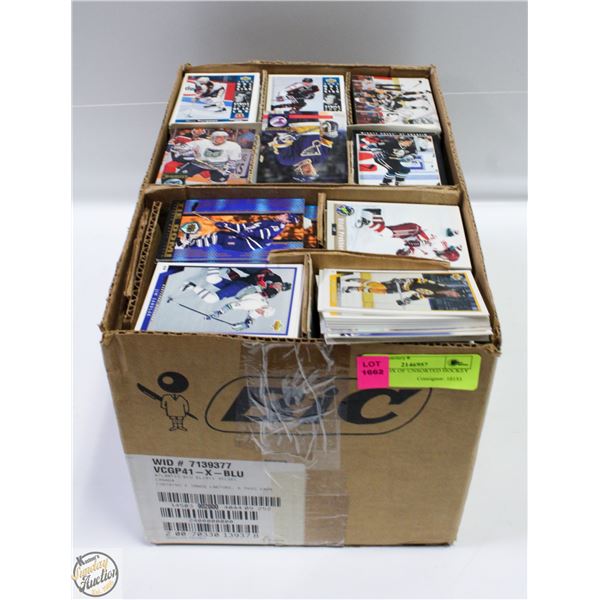 LARGE BOX OF UNSORTED HOCKEY CARDS