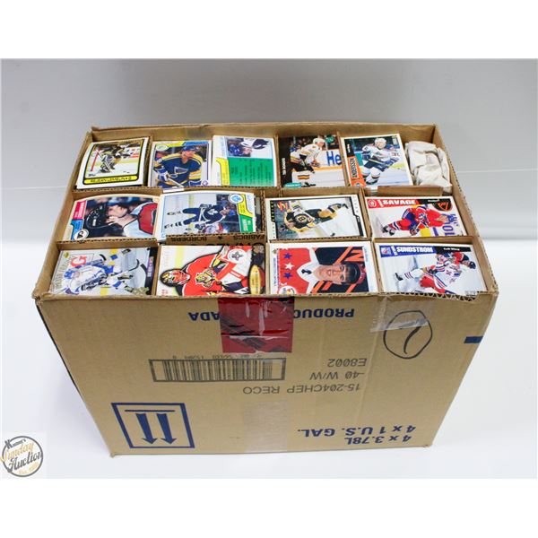 LARGE BOX OF UNSORTED HOCKEY CARDS