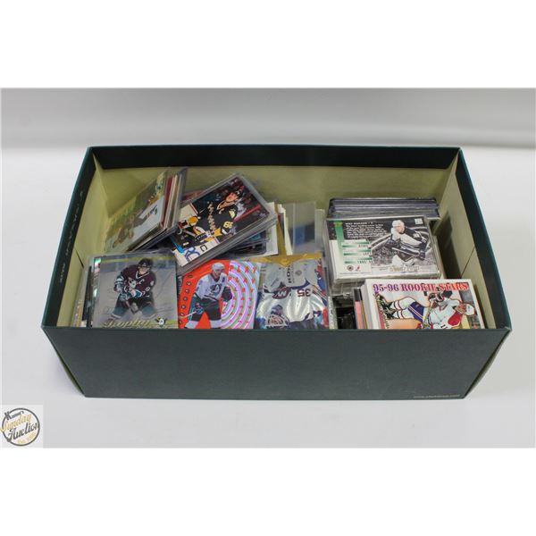 FLAT OF UNSORTED HOCKEY CARDS