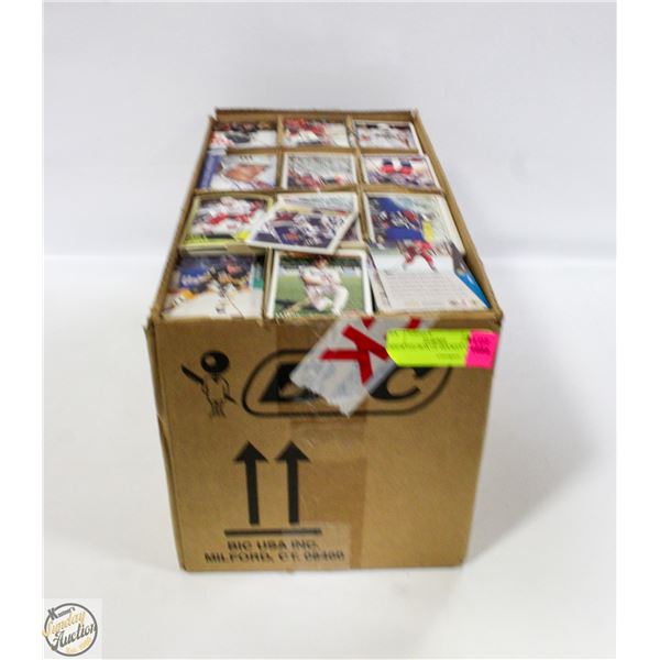 UNSORTED BOX OF HOCKEY CARDS