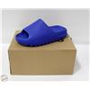 Image 1 : NEW YEEZY SLIDES SIZE 8