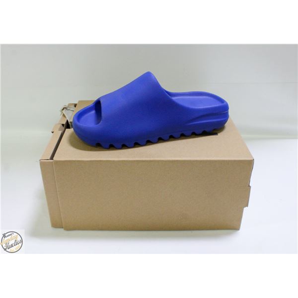 NEW YEEZY SLIDES SIZE 9