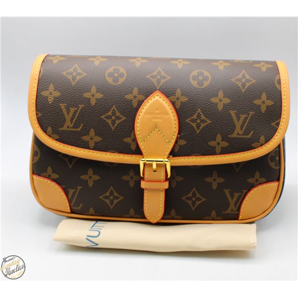 PURSE WITH DUSTBAG, BOX AND PAPERS