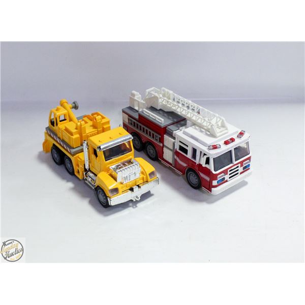 ESTATE 2 BATTAT TOY TRUCKS (FIRETRUCK+