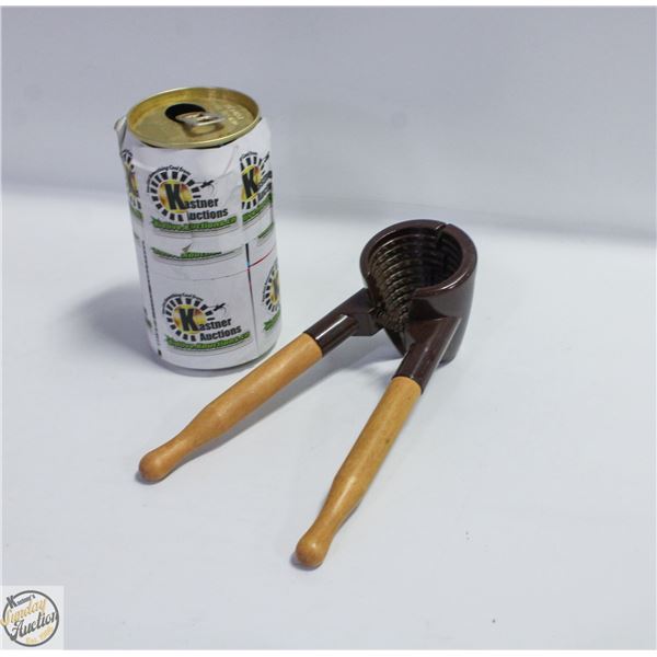 VINTAGE METAL NUT CRACKER SHELLER LIER HEAVY