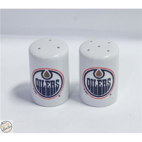 VINTAGE OILERS SALT AND PEPPER SHAKERS