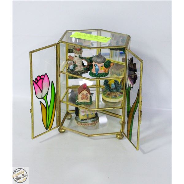 LOT OF MINATURE HOUSES IN FLORAL GLASS DISPLAY