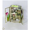 Image 1 : LOT OF MINATURE HOUSES IN FLORAL GLASS DISPLAY
