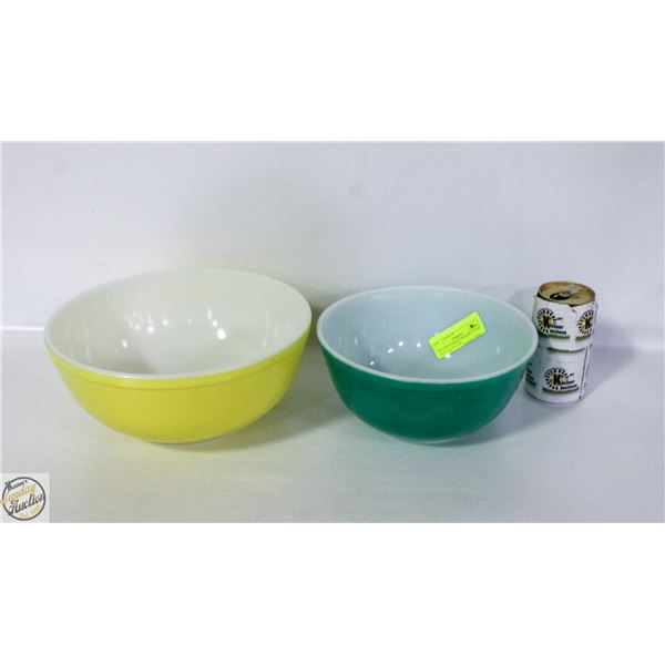 VINTAGE 2 PYREX PRIMARY COLOR GREEN & YELLOW