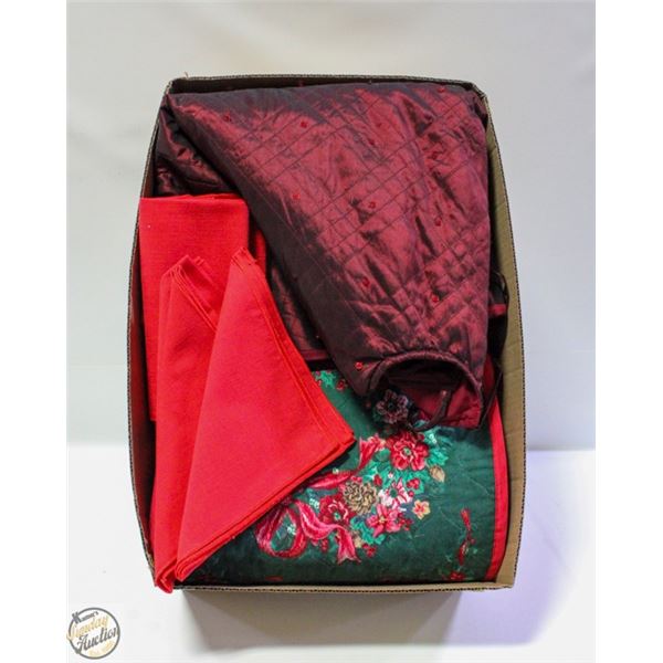 CHRISTMAS TEXTILE- PLACE MATS, ETC.- BOX LOT