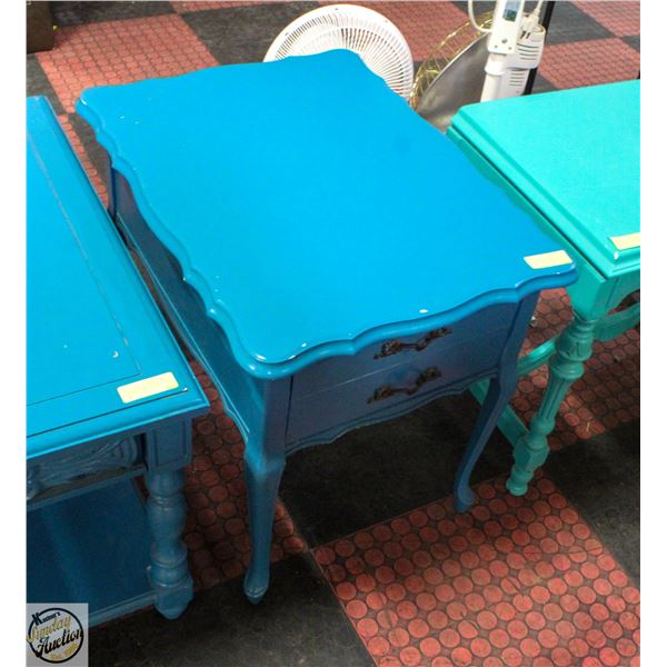 VINTAGE WOOD PAINTED END TABLE