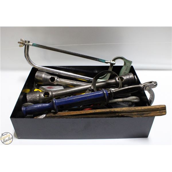 FLAT OF HAND TOOLS, NAIL PULLER, HAMMER ETC.