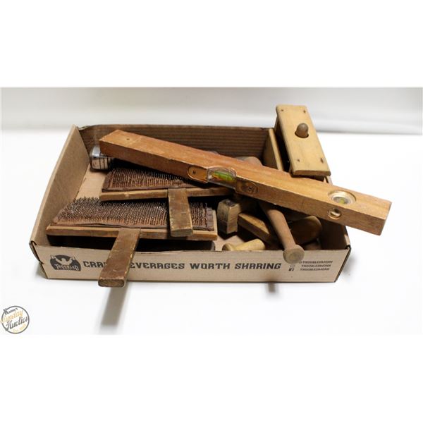 FLAT OF ANTIQUE ITEMS AND HAND TOOLS