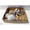 Image 1 : BOX OF CEILING LIGHTS, VINTAGE LIGHTS AND