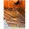 Image 4 : Retro Three-Drawer Dresser