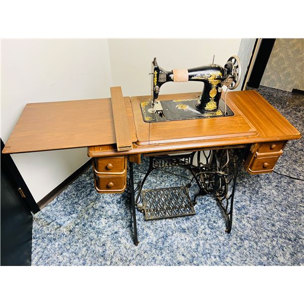 Sewing Singer Table
