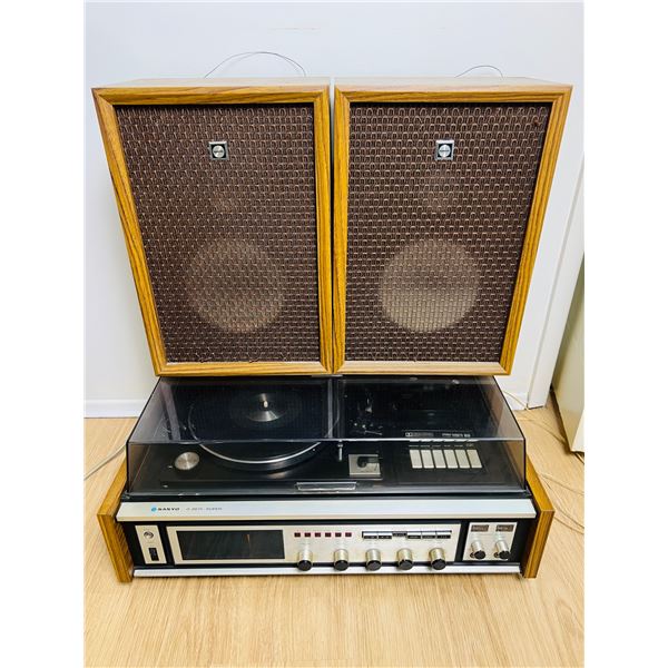Sanyo Turntable & Speakers