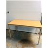 Image 1 : Work table