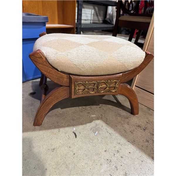 Measures 19 1/2" x 17" x 13" tall beautiful