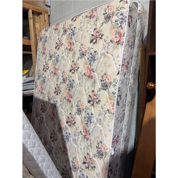 Queen mattress and boxspring