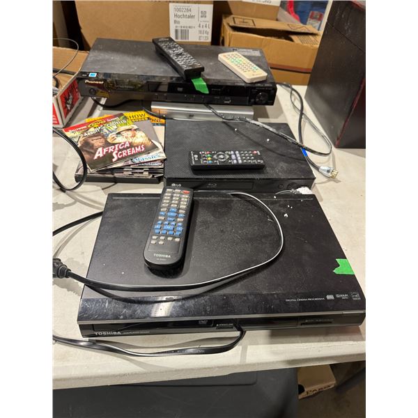 Assorted DVD and Blu-ray players