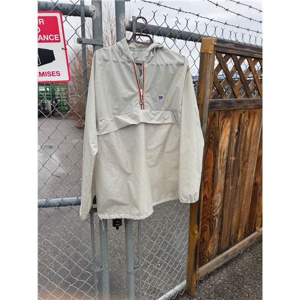 Windbreaker size large?