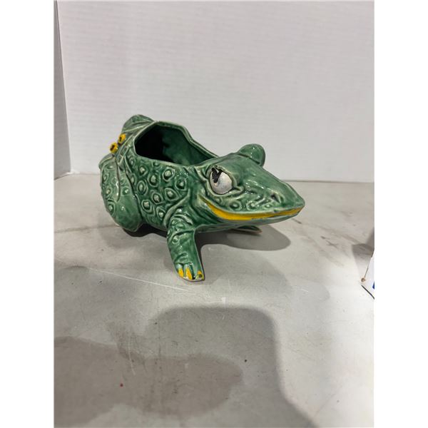 McCoy frog planter