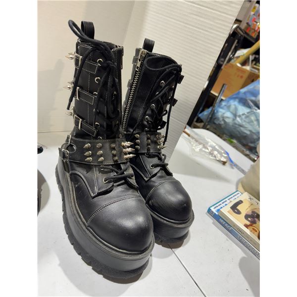 Boots size 165
