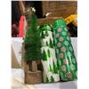 Image 1 : Decorative tree and gift boxes