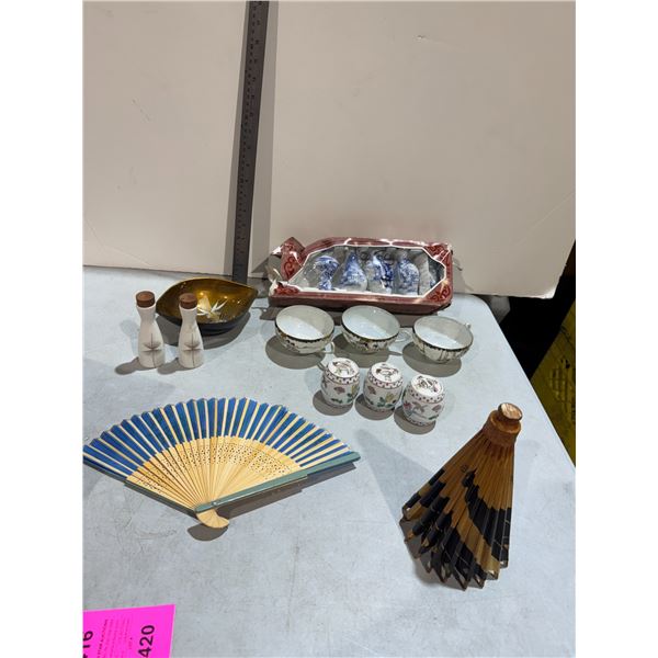 Vases, fan salt and pepper shakers