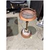 Image 1 : Ashtray stand