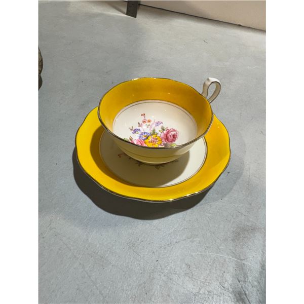 Royal, Albert England, tea cup and sauce