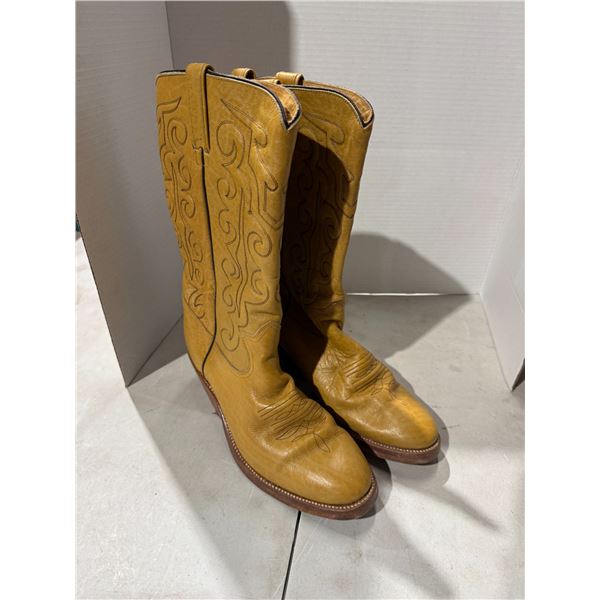 Boots size 8.5