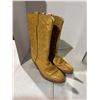 Image 2 : Boots size 8.5