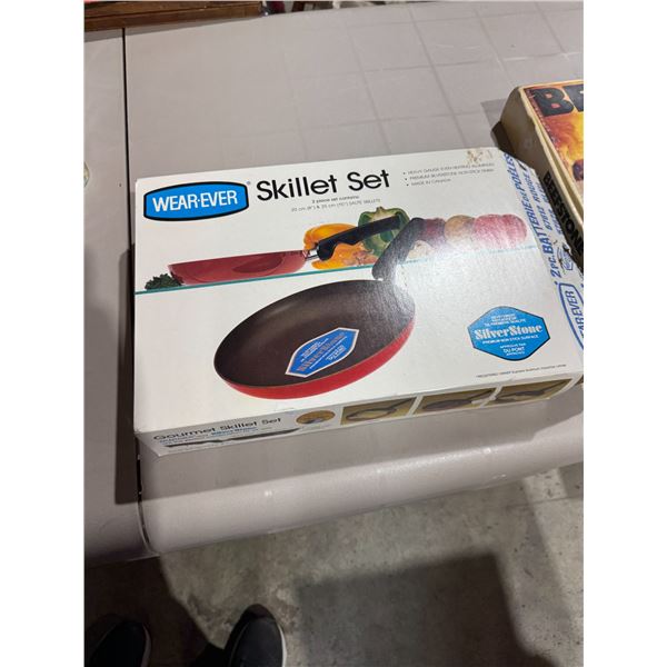 Skillet set Vintage WEAR – EVER